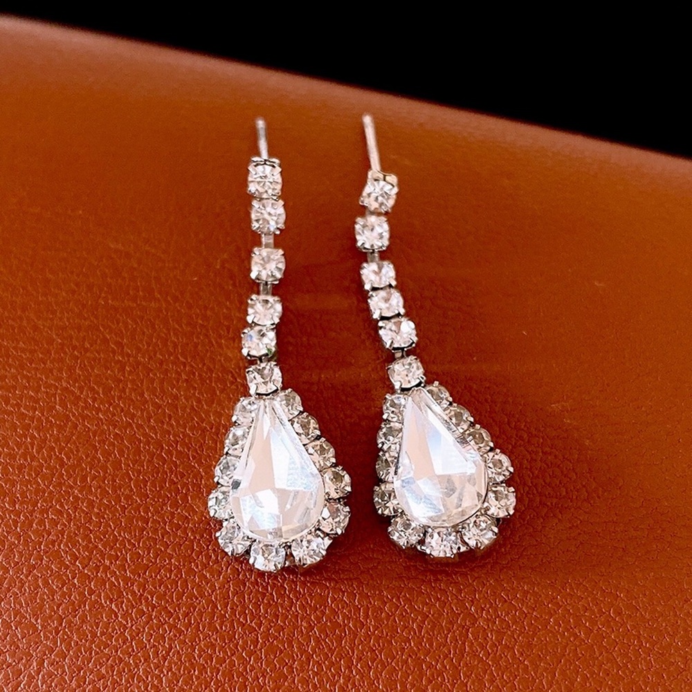 Elegant Teardrop Crystal Dangle Earrings - Clear/Silver
